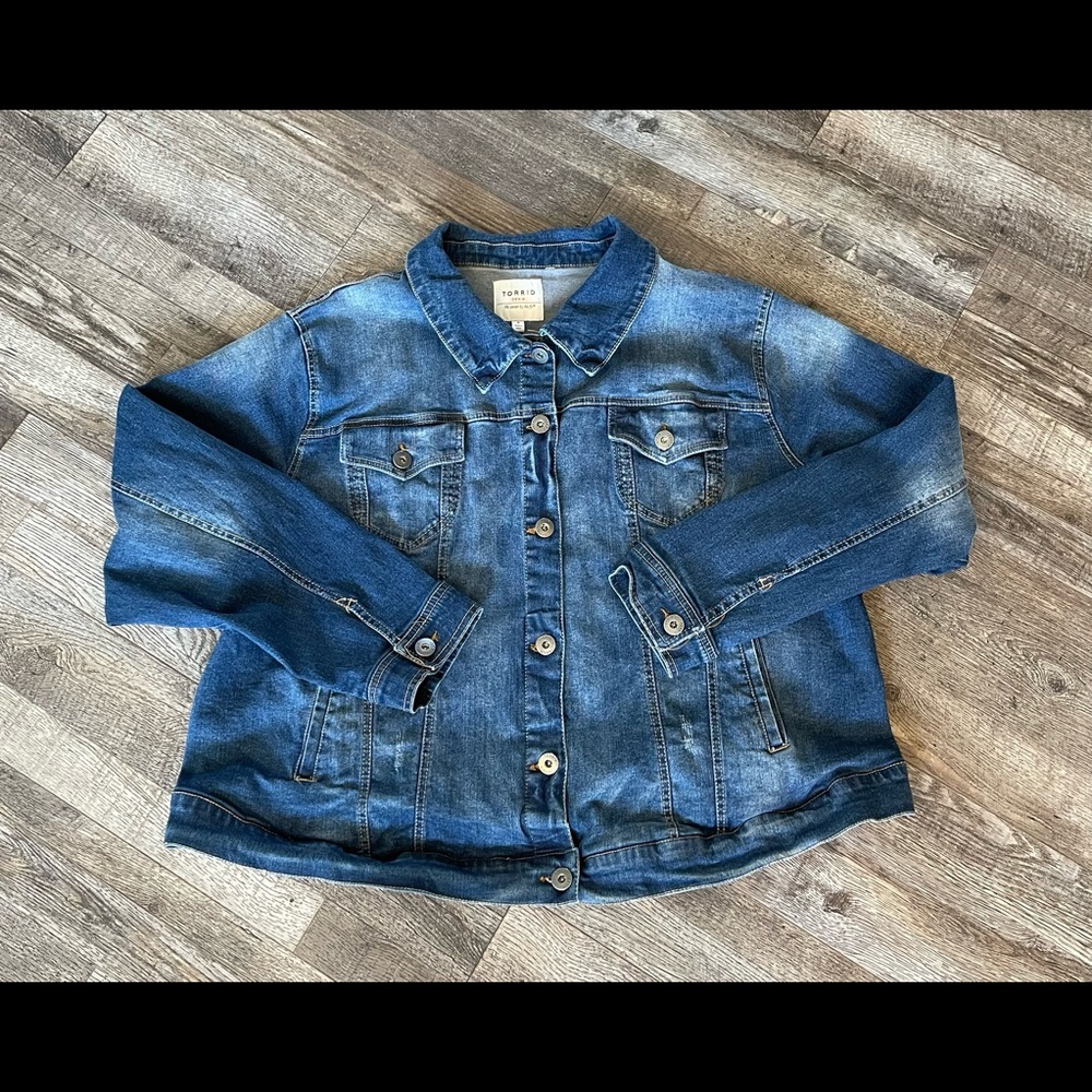 Torrid Womens Plus Size 4 Denim Blue Jean Jacket Distressed Pockets